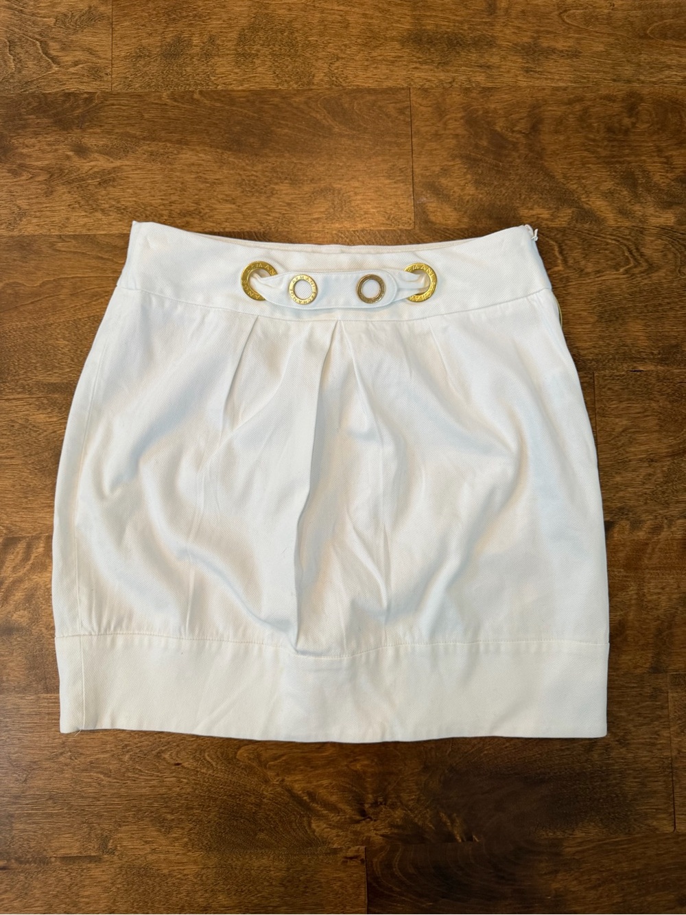 A|X Armani Exchange White Mini Skirt Gold Grommet Detail Size 2, 15.5” long